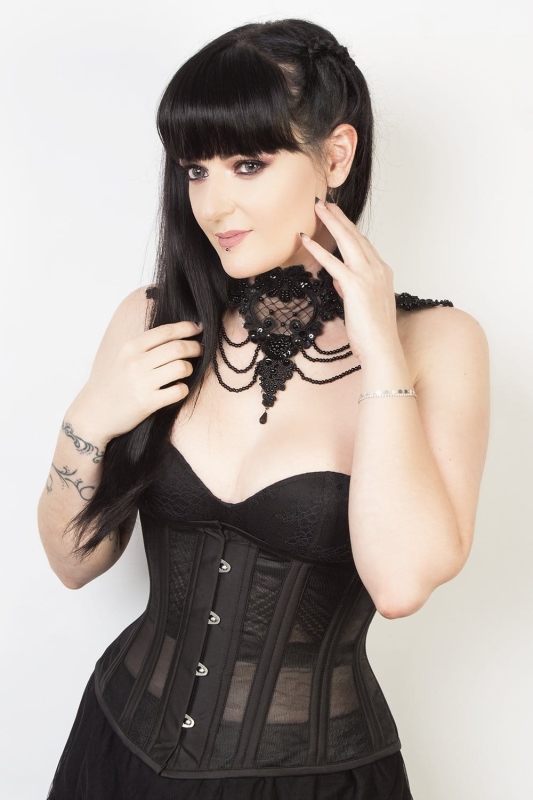 CZARNY SIATECZKOWY GORSET POD BIUST.jpg